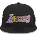 petten-plat-zwart-snapback-9fifty-post-up-pin-van-los-angeles-lakers-nba-van-new-era