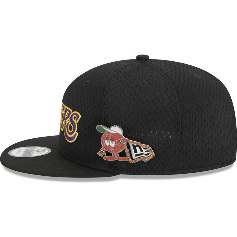 petten-plat-zwart-snapback-9fifty-post-up-pin-van-los-angeles-lakers-nba-van-new-era petten-plat-zwart-snapback-9fifty-post-up-pin-van-los-angeles-lakers-nba-van-new-era