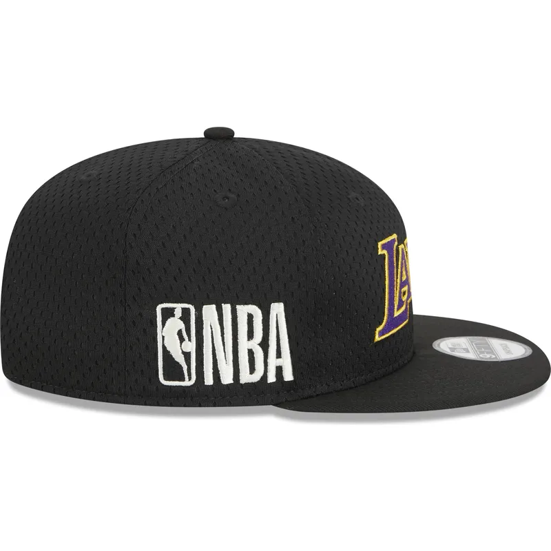 petten-plat-zwart-snapback-9fifty-post-up-pin-van-los-angeles-lakers-nba-van-new-era petten-plat-zwart-snapback-9fifty-post-up-pin-van-los-angeles-lakers-nba-van-new-era