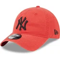 petten-gebogen-rood-verstelbaar-9twenty-league-essential-van-new-york-yankees-mlb-van-new-era