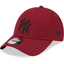 petten-gebogen-rood-verstelbaar-9forty-league-essential-van-new-york-yankees-mlb-van-new-era