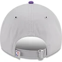 petten-gebogen-grijs-verstelbaar-9twenty-tip-off-2023-van-los-angeles-lakers-nba-van-new-era