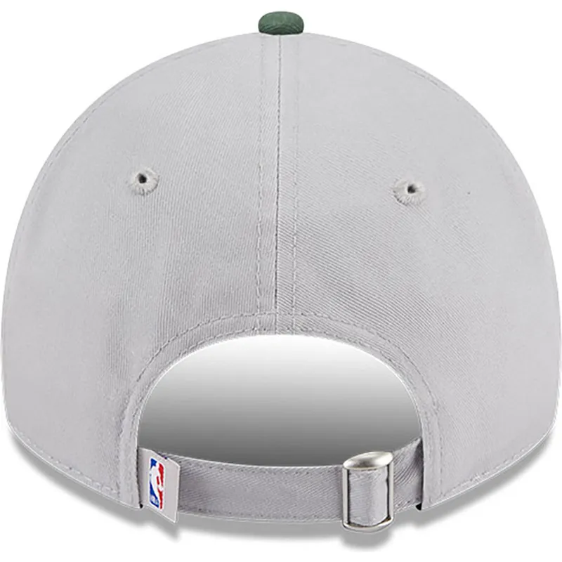petten-gebogen-grijs-verstelbaar-9twenty-tip-off-2023-van-milwaukee-bucks-nba-van-new-era