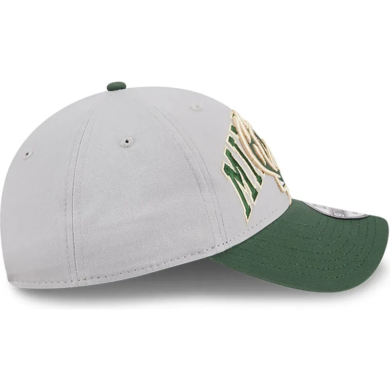 petten-gebogen-grijs-verstelbaar-9twenty-tip-off-2023-van-milwaukee-bucks-nba-van-new-era