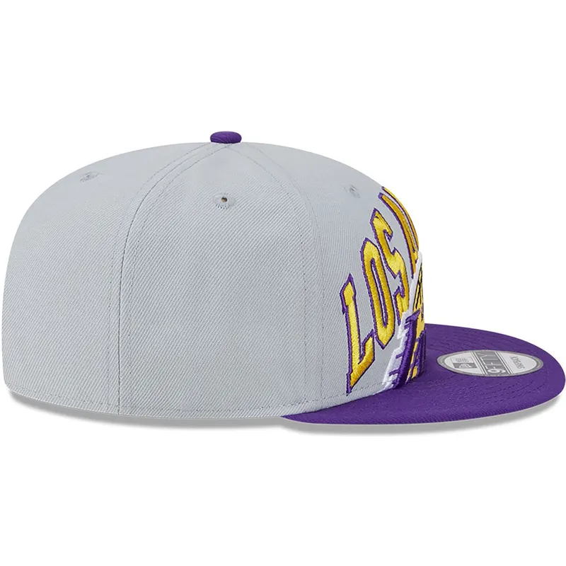 petten-plat-grijs-snapback-9fifty-tip-off-2023-van-los-angeles-lakers-nba-van-new-era petten-plat-grijs-snapback-9fifty-tip-off-2023-van-los-angeles-lakers-nba-van-new-era