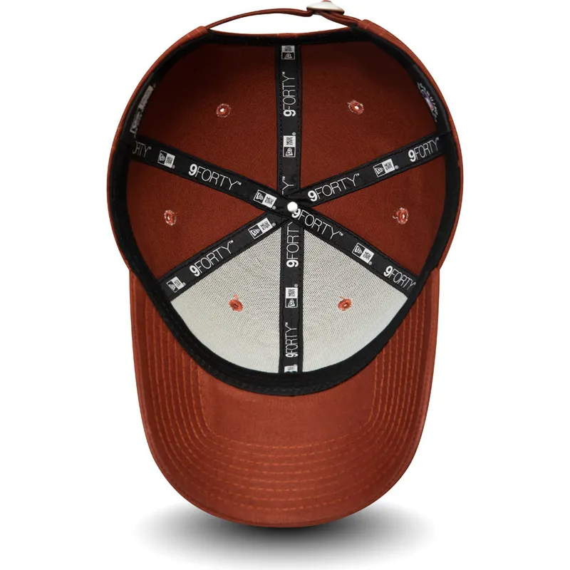 petten-gebogen-bruin-verstelbaar-9forty-league-essential-van-new-york-yankees-mlb-van-new-era