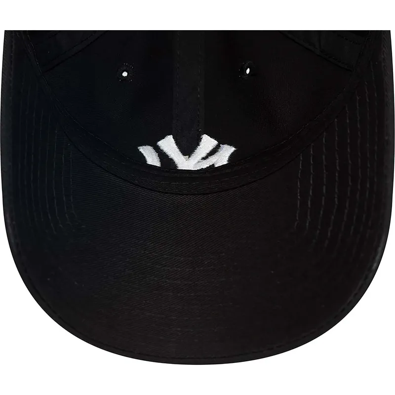 petten-gebogen-zwart-verstelbaar-9twenty-league-essential-van-new-york-yankees-mlb-van-new-era