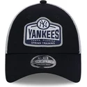 petten-gebogen-marineblauw-snapback-9forty-stretch-snap-tab-van-new-york-yankees-mlb-van-new-era