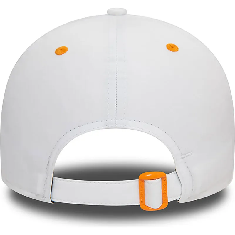 petten-gebogen-wit-verstelbaar-9forty-contrast-piping-van-mclaren-racing-formula-1-van-new-era