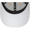 petten-gebogen-wit-verstelbaar-9forty-contrast-piping-van-mclaren-racing-formula-1-van-new-era