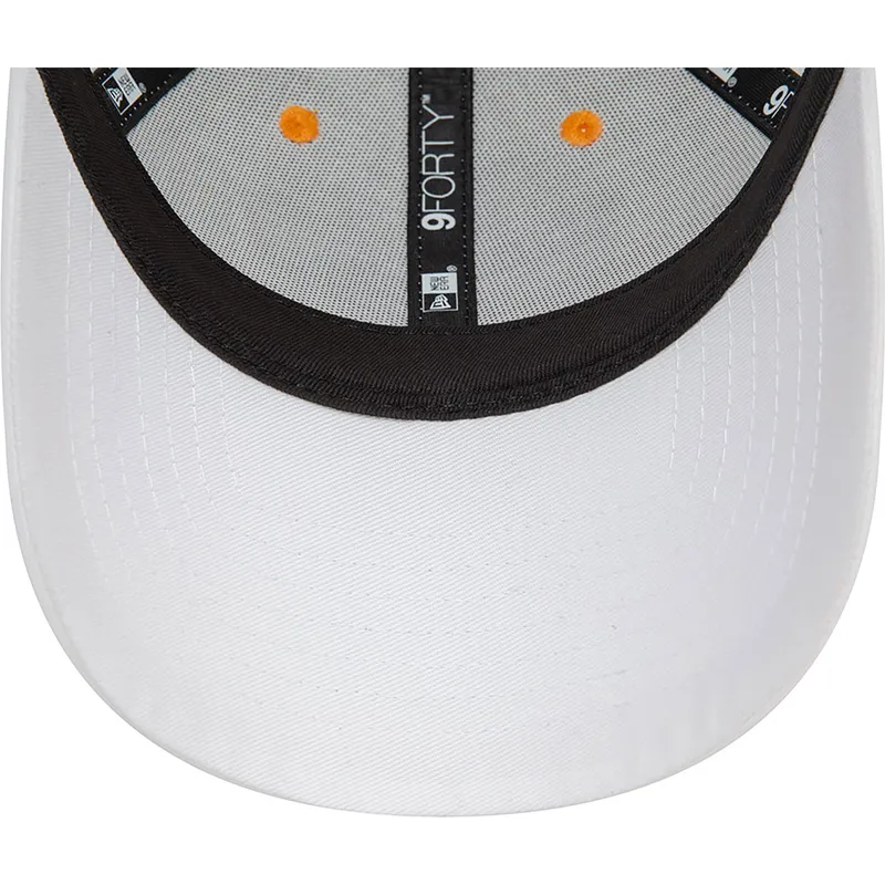 petten-gebogen-wit-verstelbaar-9forty-contrast-piping-van-mclaren-racing-formula-1-van-new-era