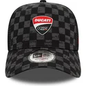 petten-gebogen-zwart-snapback-9forty-a-frame-all-over-print-check-van-ducati-motor-motogp-van-new-era