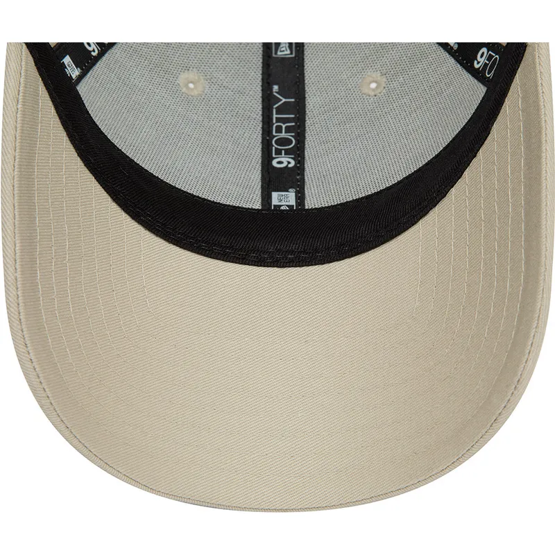 petten-gebogen-beige-verstelbaar-9forty-seasonal-colour-van-vespa-piaggio-van-new-era
