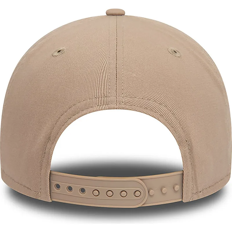 petten-gebogen-beige-snapback-9forty-seasonal-van-red-bull-racing-formula-1-van-new-era petten-gebogen-beige-snapback-9forty-seasonal-van-red-bull-racing-formula-1-van-new-era