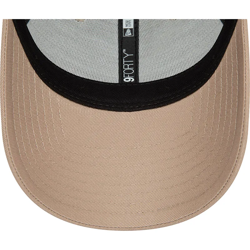 petten-gebogen-beige-snapback-9forty-seasonal-van-red-bull-racing-formula-1-van-new-era petten-gebogen-beige-snapback-9forty-seasonal-van-red-bull-racing-formula-1-van-new-era