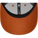 petten-gebogen-bruin-verstelbaar-9forty-essential-van-new-era