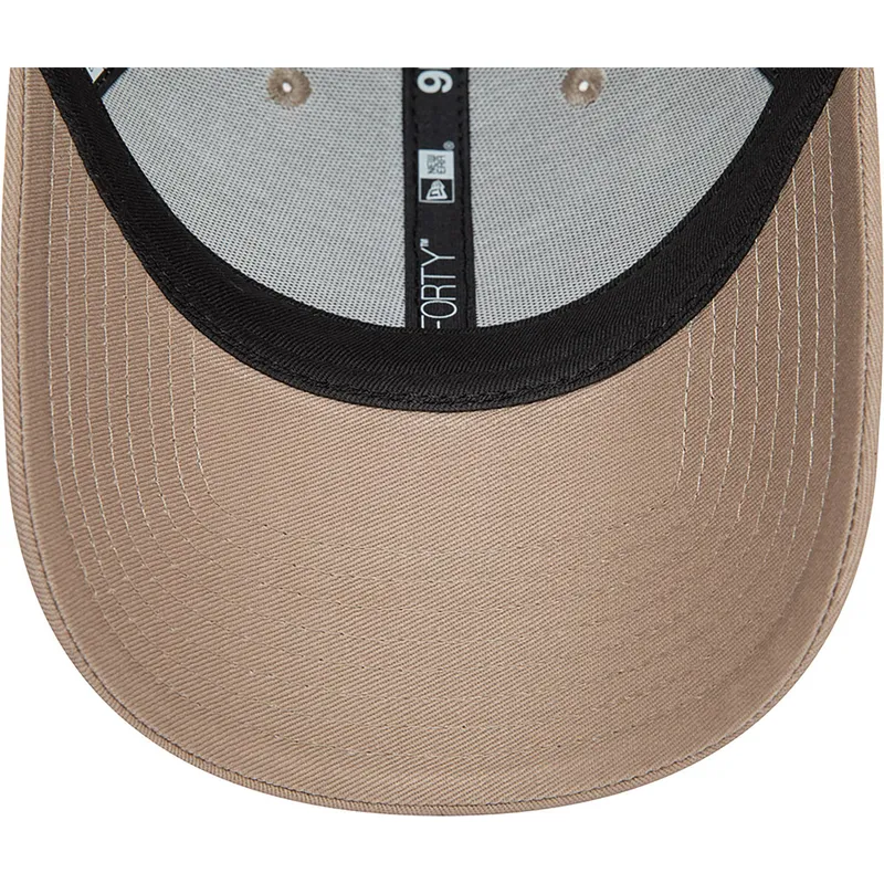 petten-gebogen-bruin-verstelbaar-9forty-essential-van-new-era