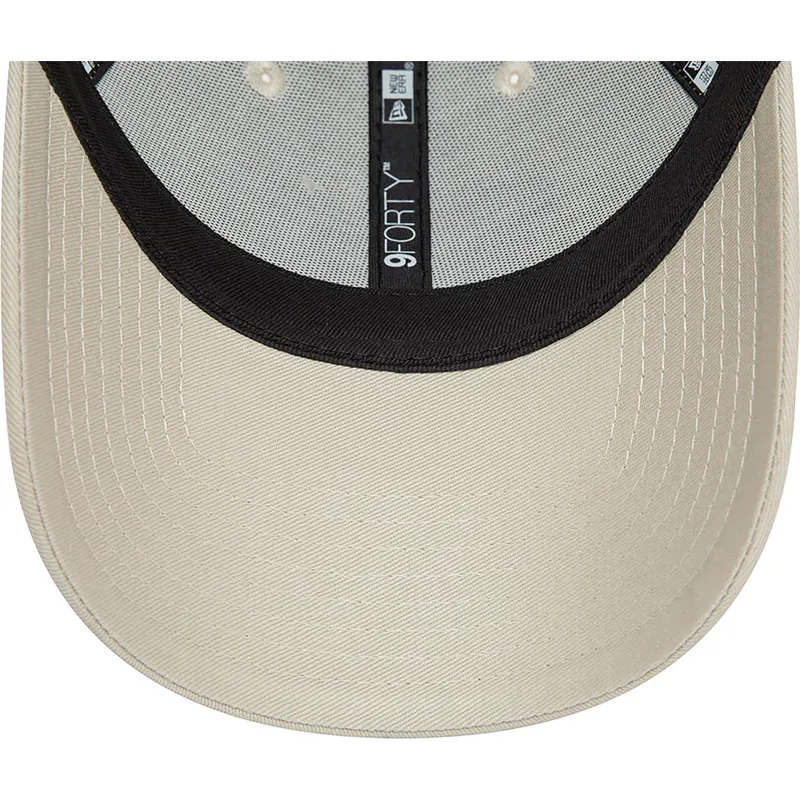 petten-gebogen-beige-verstelbaar-9forty-essential-van-new-era