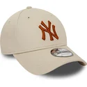 petten-gebogen-beige-verstelbaar-9forty-league-essential-van-new-york-yankees-mlb-van-new-era