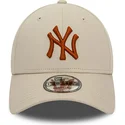 petten-gebogen-beige-verstelbaar-9forty-league-essential-van-new-york-yankees-mlb-van-new-era