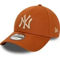 petten-gebogen-bruin-verstelbaar-9forty-league-essential-van-new-york-yankees-mlb-van-new-era