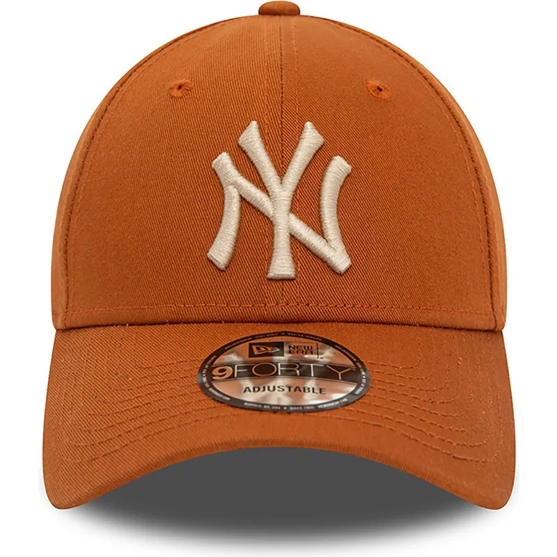 petten-gebogen-bruin-verstelbaar-9forty-league-essential-van-new-york-yankees-mlb-van-new-era