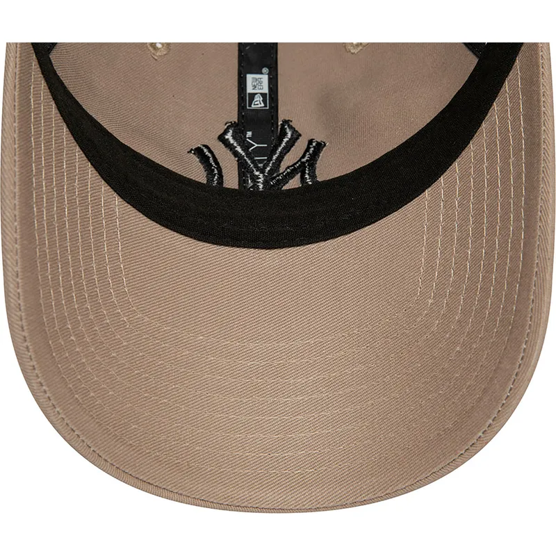 petten-gebogen-bruin-verstelbaar-9twenty-league-essential-van-new-york-yankees-mlb-van-new-era