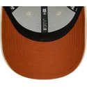 petten-gebogen-beige-verstelbaar-9forty-character-van-tasmania-looney-tunes-van-new-era