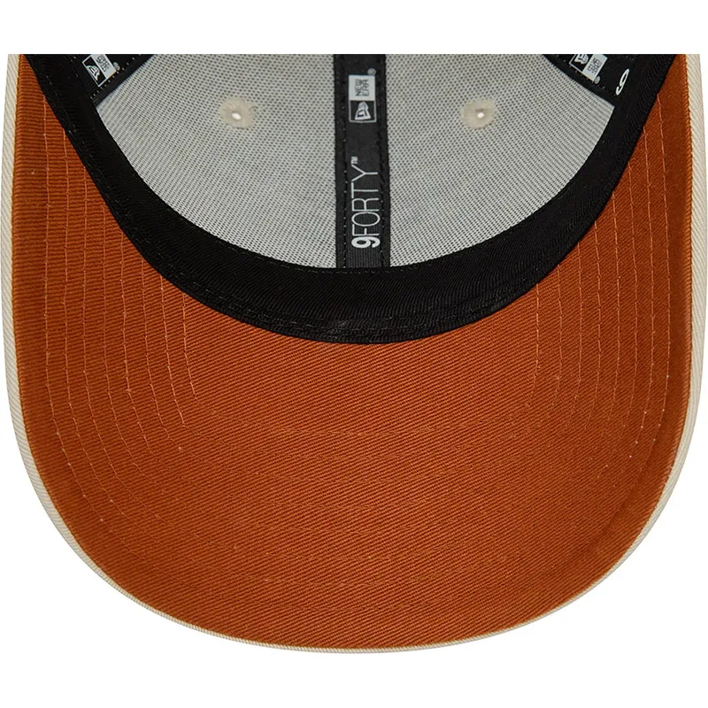 petten-gebogen-beige-verstelbaar-9forty-character-van-tasmania-looney-tunes-van-new-era