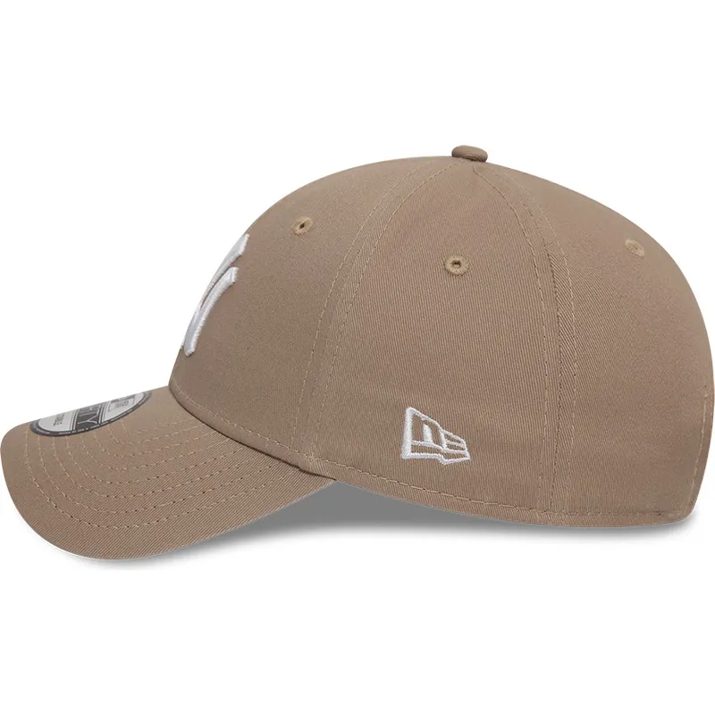 petten-gebogen-bruin-verstelbaar-9forty-league-essential-van-new-york-yankees-mlb-van-new-era petten-gebogen-bruin-verstelbaar-9forty-league-essential-van-new-york-yankees-mlb-van-new-era