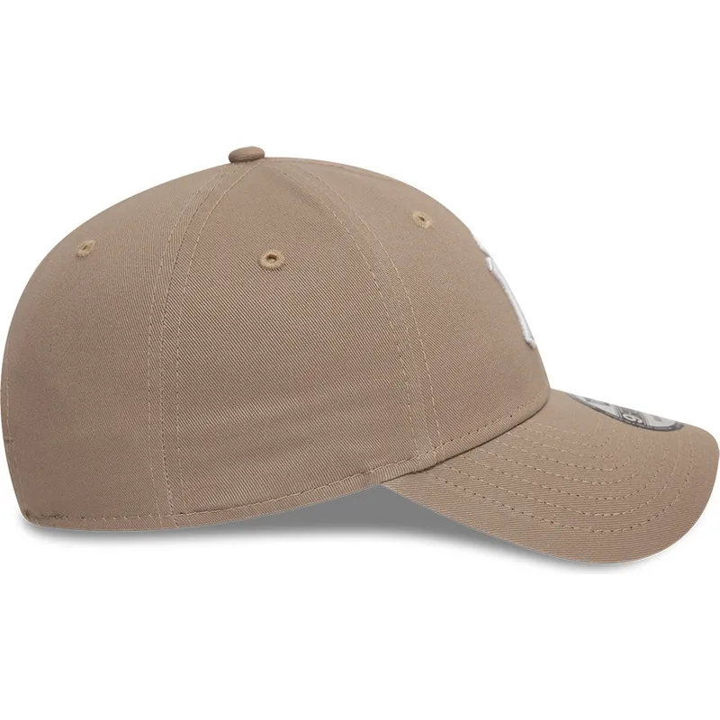 petten-gebogen-bruin-verstelbaar-9forty-league-essential-van-new-york-yankees-mlb-van-new-era petten-gebogen-bruin-verstelbaar-9forty-league-essential-van-new-york-yankees-mlb-van-new-era