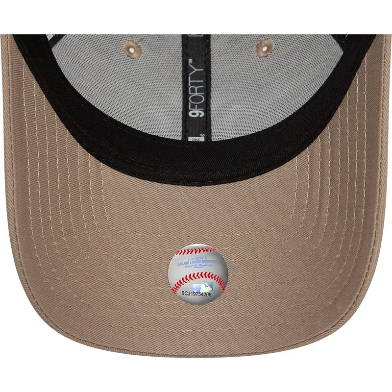 petten-gebogen-bruin-verstelbaar-9forty-league-essential-van-new-york-yankees-mlb-van-new-era petten-gebogen-bruin-verstelbaar-9forty-league-essential-van-new-york-yankees-mlb-van-new-era