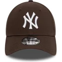 petten-gebogen-bruin-verstelbaar-9forty-league-essential-van-new-york-yankees-mlb-van-new-era