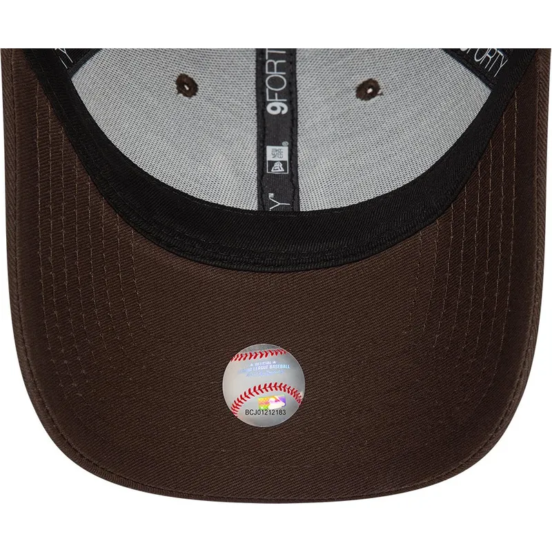 petten-gebogen-bruin-verstelbaar-9forty-league-essential-van-new-york-yankees-mlb-van-new-era