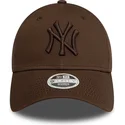 petten-gebogen-bruin-verstelbaar-9forty-league-essential-van-new-york-yankees-mlb-van-new-era