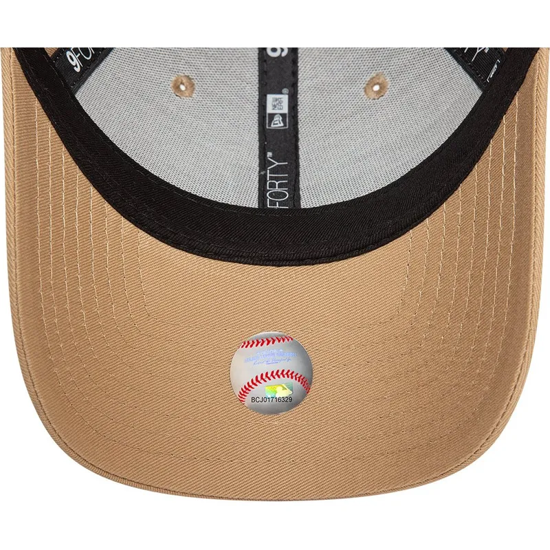 petten-gebogen-bruin-verstelbaar-9forty-league-essential-van-new-york-yankees-mlb-van-new-era petten-gebogen-bruin-verstelbaar-9forty-league-essential-van-new-york-yankees-mlb-van-new-era