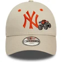 petten-gebogen-beige-verstelbaar-voor-kinderen-9forty-graphic-monster-truck-van-new-york-yankees-mlb-van-new-era
