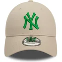 petten-gebogen-beige-verstelbaar-9forty-league-essential-van-new-york-yankees-mlb-van-new-era