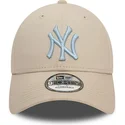 petten-gebogen-beige-verstelbaar-9forty-league-essential-van-new-york-yankees-mlb-van-new-era