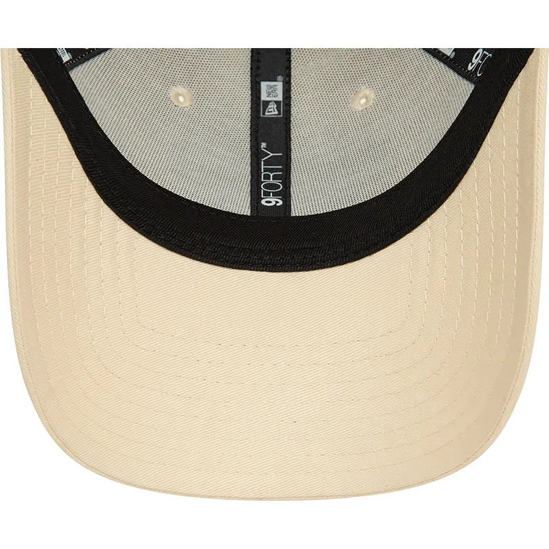 petten-gebogen-beige-verstelbaar-9forty-essential-van-new-era