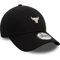 petten-gebogen-zwart-verstelbaar-9forty-metallic-pin-van-chicago-bulls-nba-van-new-era