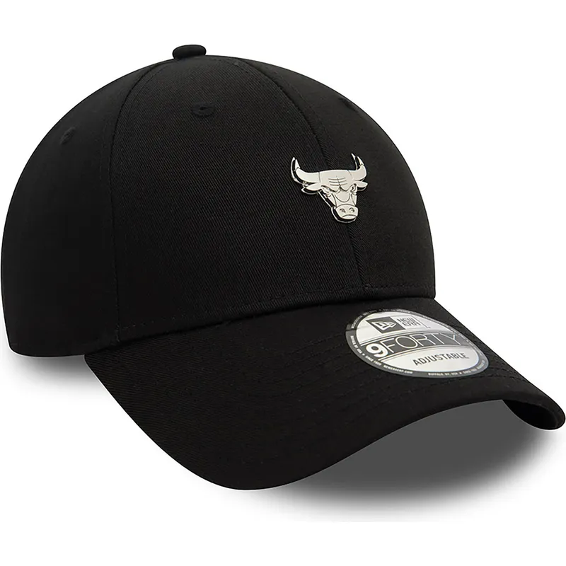 petten-gebogen-zwart-verstelbaar-9forty-metallic-pin-van-chicago-bulls-nba-van-new-era petten-gebogen-zwart-verstelbaar-9forty-metallic-pin-van-chicago-bulls-nba-van-new-era