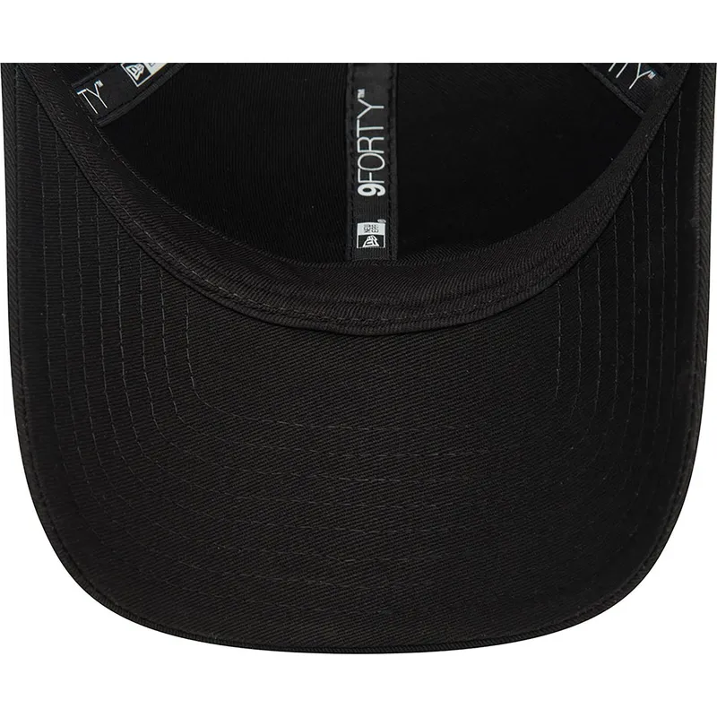 petten-gebogen-zwart-verstelbaar-9forty-metallic-pin-van-chicago-bulls-nba-van-new-era petten-gebogen-zwart-verstelbaar-9forty-metallic-pin-van-chicago-bulls-nba-van-new-era