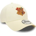 petten-gebogen-beige-verstelbaar-9forty-van-hogwarts-harry-potter-van-new-era