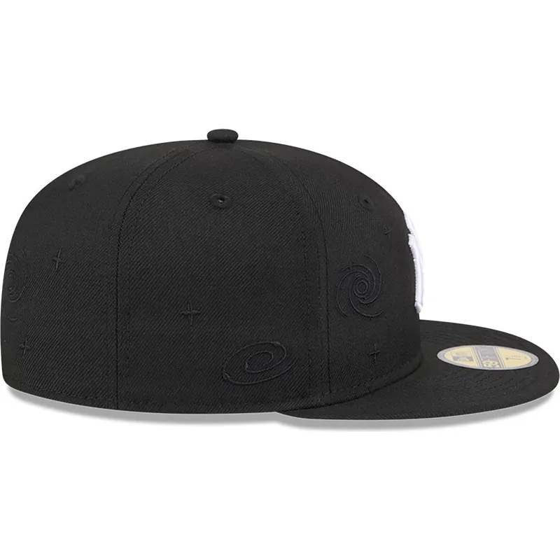 petten-plat-zwart-fitted-59fifty-global-van-new-york-yankees-mlb-van-new-era