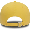 petten-gebogen-geel-verstelbaar-9forty-essential-van-new-era