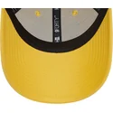petten-gebogen-geel-verstelbaar-9forty-essential-van-new-era