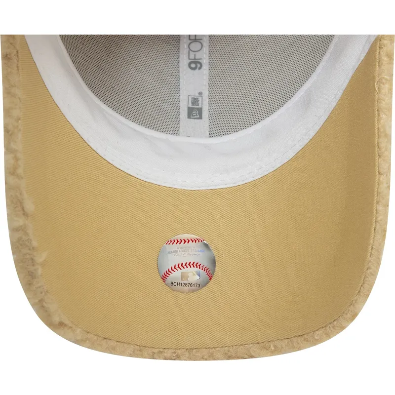 petten-gebogen-beige-verstelbaar-9forty-borg-van-new-york-yankees-mlb-van-new-era