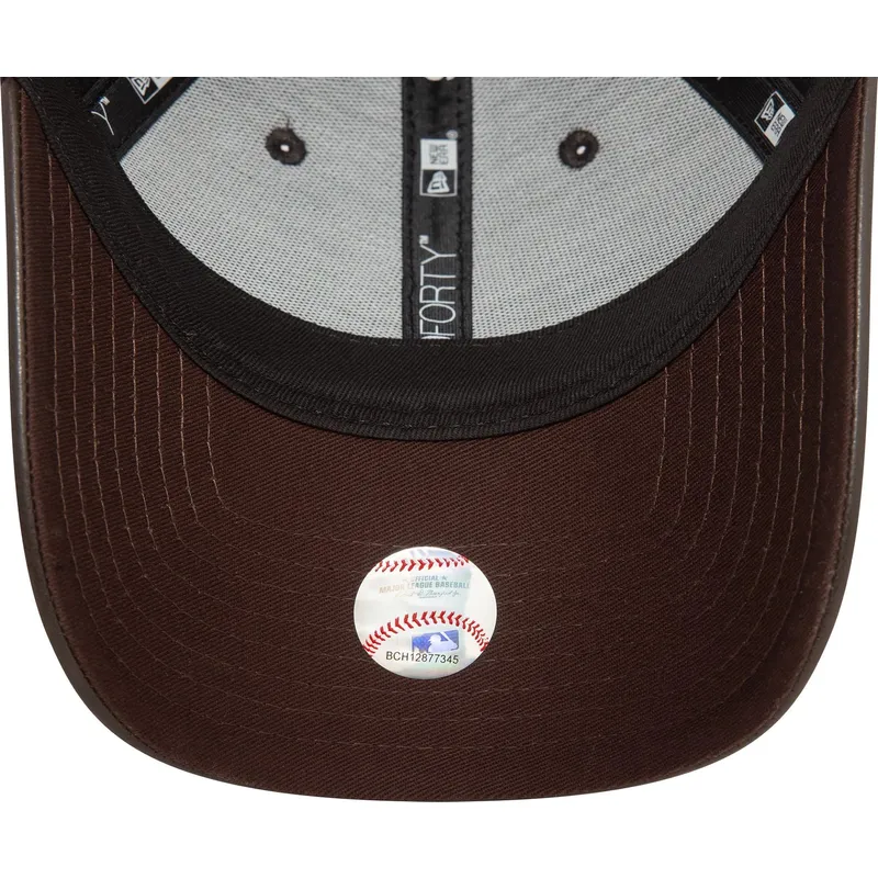 petten-gebogen-bruin-verstelbaar-9forty-midi-pu-van-new-york-yankees-mlb-van-new-era