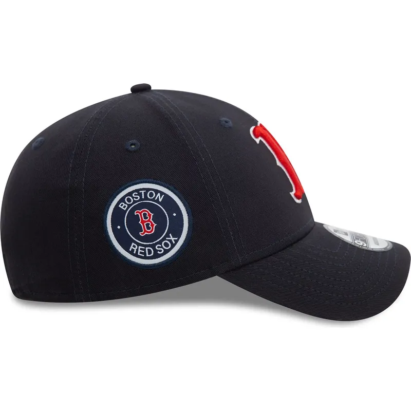 petten-gebogen-marineblauw-verstelbaar-9forty-side-patch-van-boston-red-sox-mlb-van-new-era